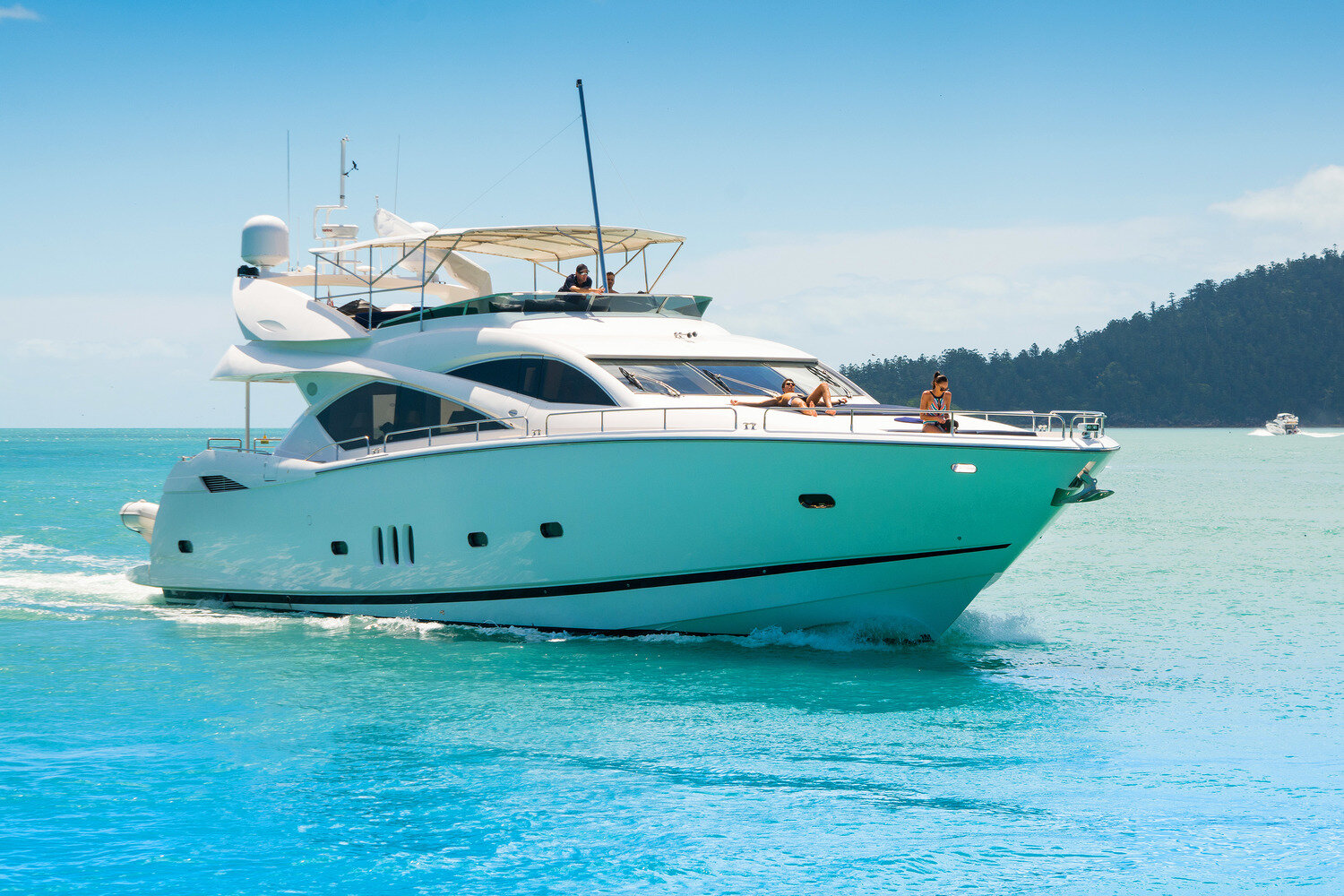 Hire your own private luxury motor yacht for charters in the sunny whitsunday islands on the great barrier reef. M V Alani Luxury Yachts Whitsundays Bareboating And Crewed Luxury Charters